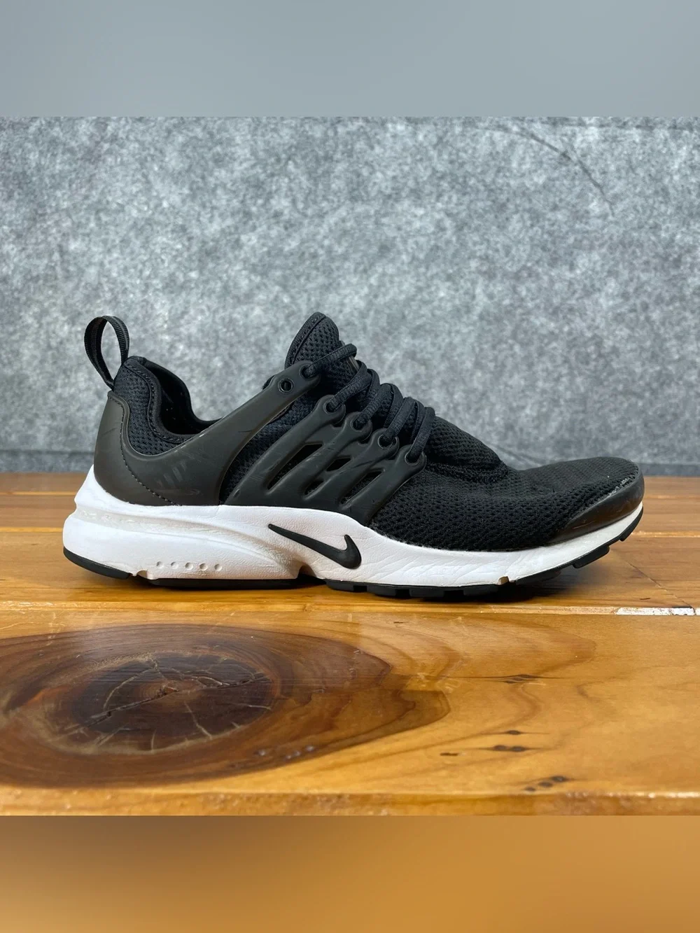 Nike Air Presto Womens Size 8 Black White Athletic Shoes Sneakers 878068-001